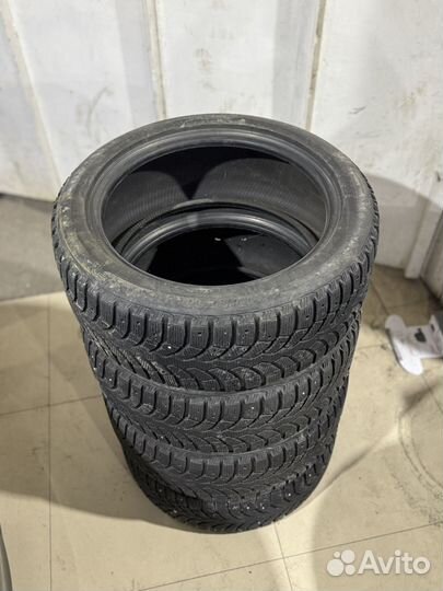 Bridgestone Blizzak Spike-01 215/50 R17