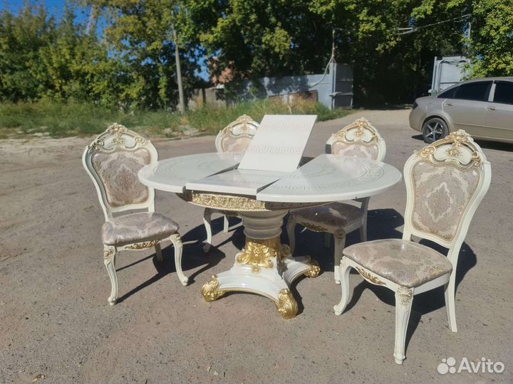 Столы и стулья