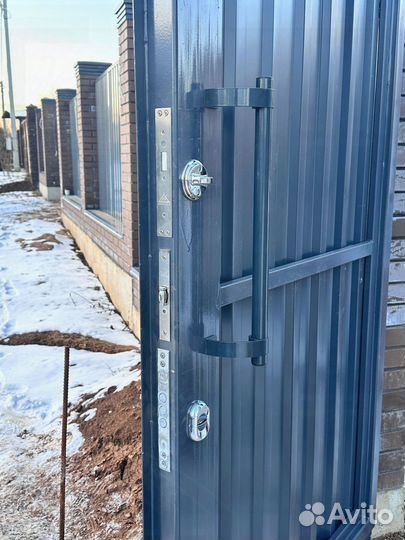 Ворота с автоматикой и распашные под ключ