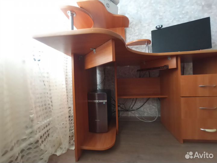 Компьютерный стол