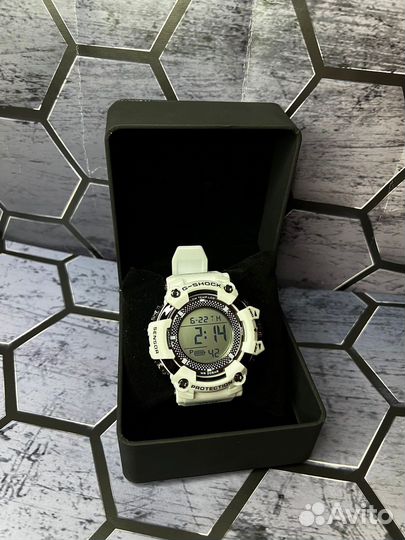 Часы casio g shock 5600 белые