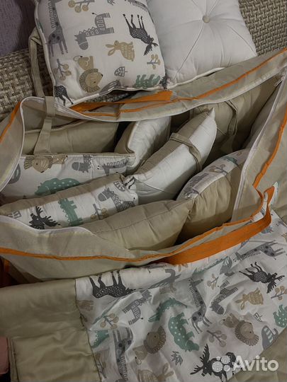 Бортики в кроватку с одеялом