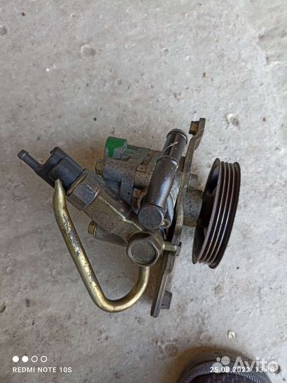 Насос гидроуселителя