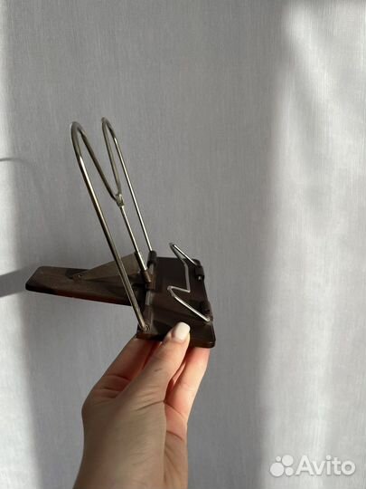 Подставка под учебники