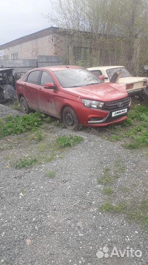 LADA Vesta 1.6 AMT, 2017, битый, 110 000 км