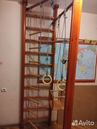 Деревянная шведская лестница