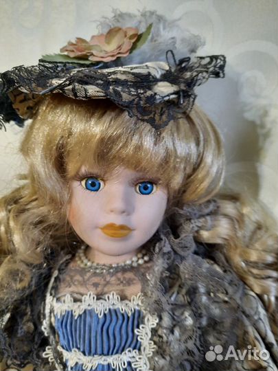 Кукла фарфоровая коллекционная
