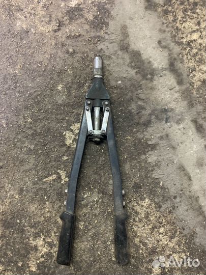 Заклепочник ручной