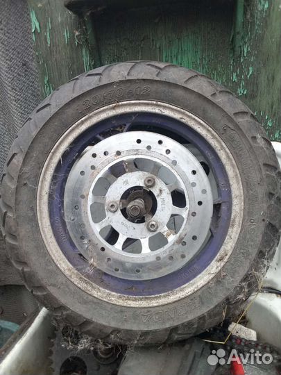 Продам колесо скутера переднее