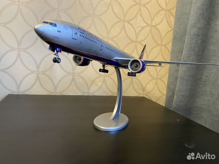 Модель самолета Boeing 777-300 er