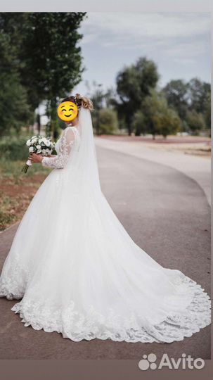 Свадебное платье со шлейфом 44 46