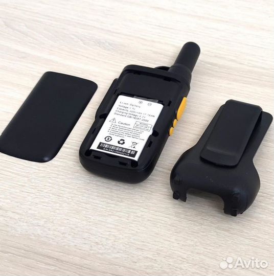 Рация-радиостанция в комплекте с наушниками