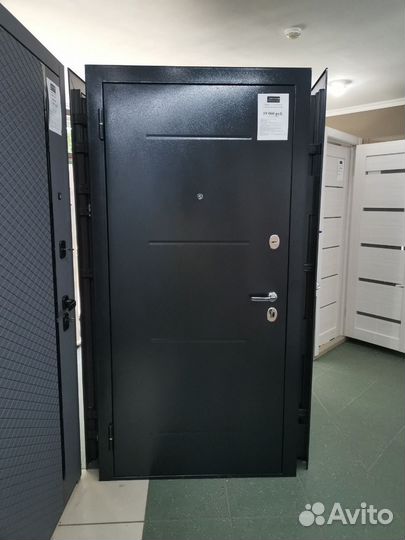 Дверь входная новая