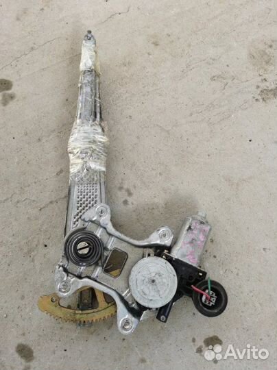 Стеклоподъемник передний левый Toyota Vitz SCP10