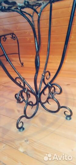 Кованный стол и стулья