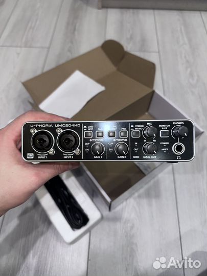 Звуковая карта behringer umc 204 hd