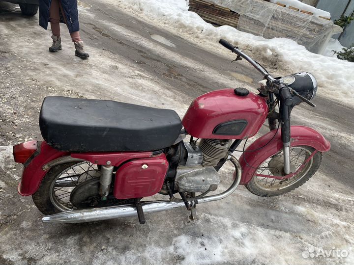 Продается мотоцикл ковровец 175