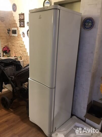 Холодильник indesit