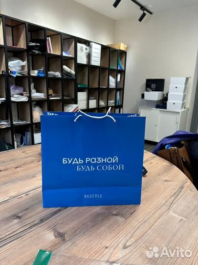 Пакеты и коробки с печатью логотипа. Сувениры