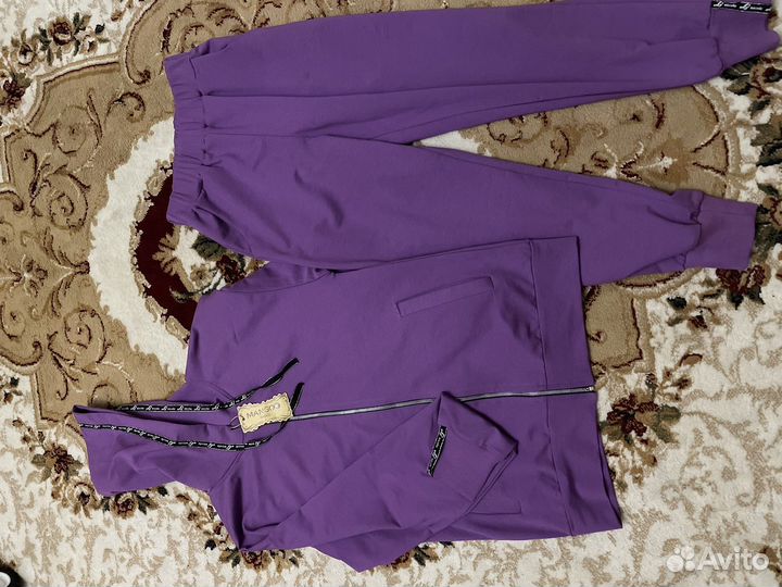 Спортивный костюм женский