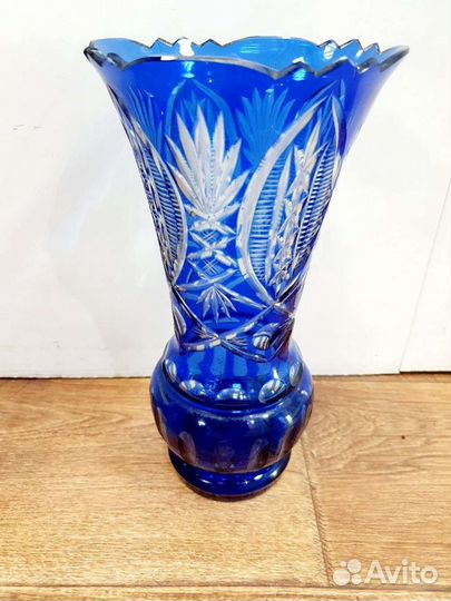 Ваза. Цветное синее кобальтовое стекло. ручная рез