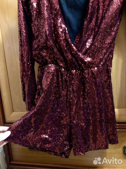 Комбинезон в пайетках красный