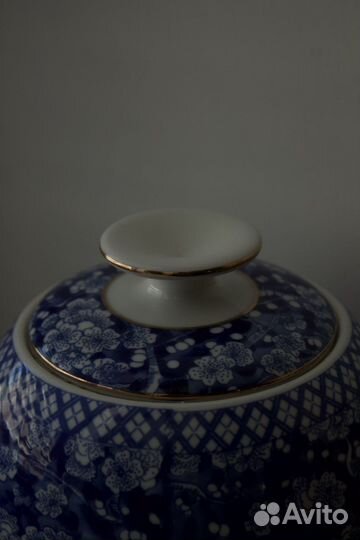 Китайская вазочка с орнаментом