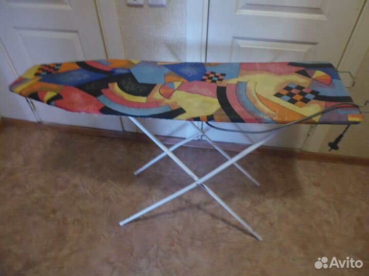 Гладильная доска с розеткой