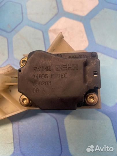 Моторчик заслонки отопителя 74935F