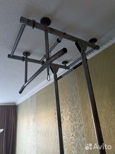 Турник настенный