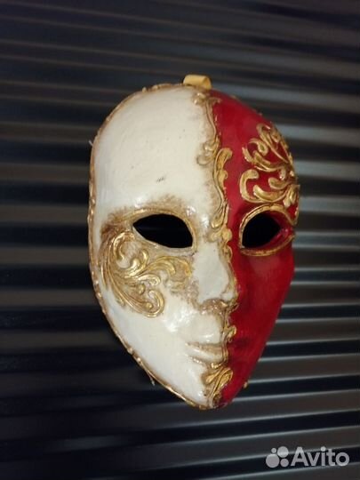 Венецианская маска (Италия)