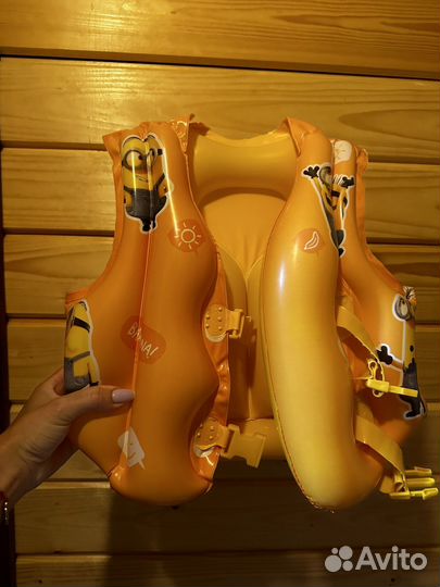 Жилет новый детский миньоны, нарукавники