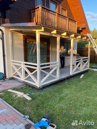 Бригада плотников строителей