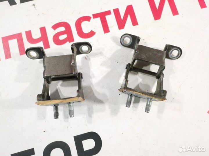 Петля крышки багажника Volvo Xc90 2.0 TDI D4204T23