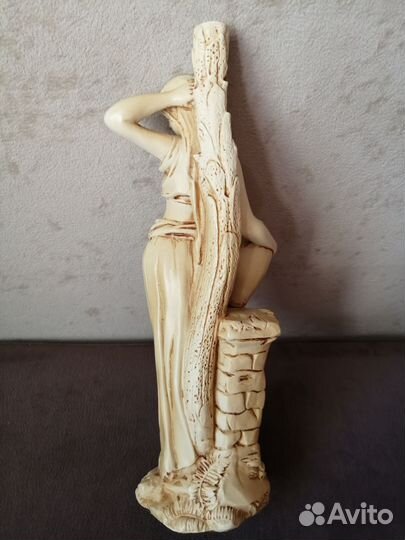 Статуэтка девушка с кувшином СССР