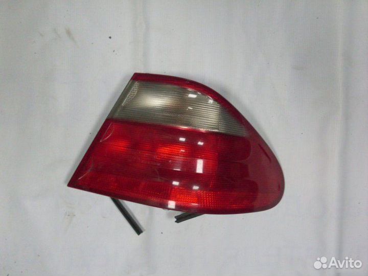 Фонарь наружный задний правый Mercedes-Benz