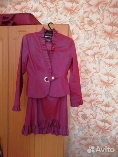 Костюм женский тройка 48 размер. Жакет, юбка и топ