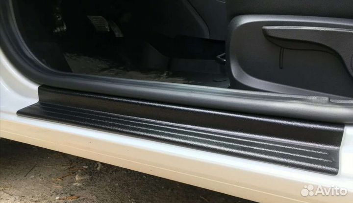 LADA Vesta пластиковые накладки на пороги 4шт