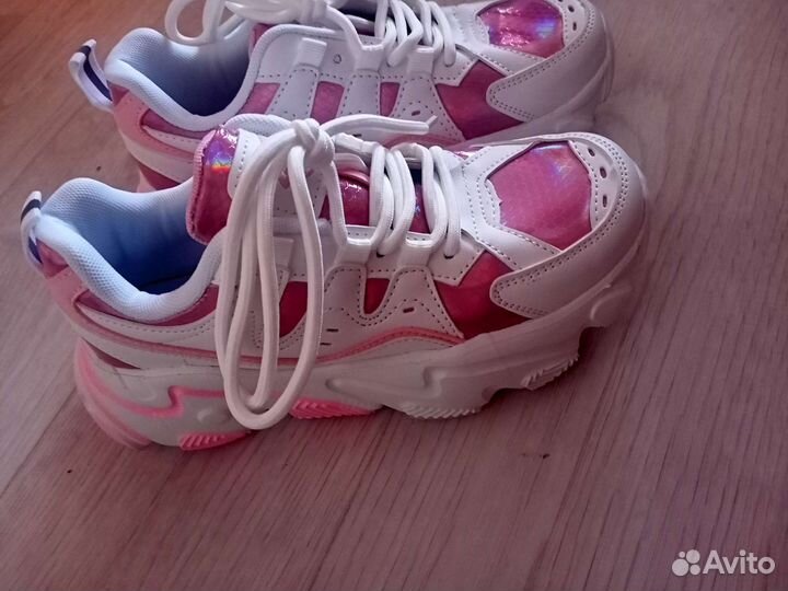 Кроссовки новые