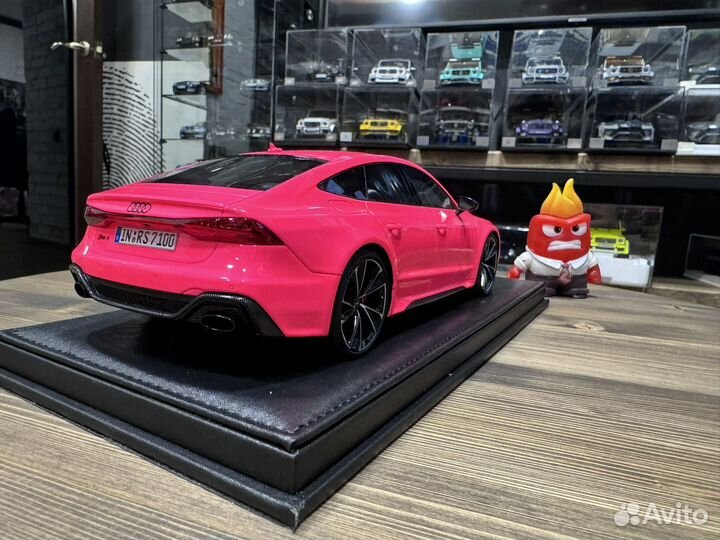 Motorhelix Audi RS7 1:18 розовый