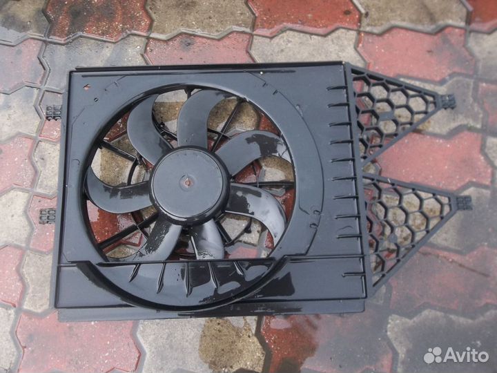 VW Volkswagen Polo Sedan вентилятор охлаждения