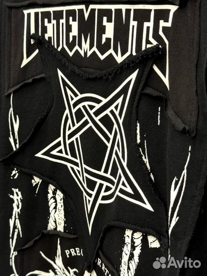 Топовое худи Vetements