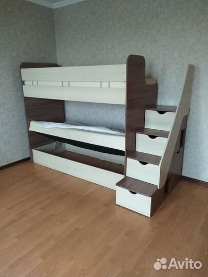 Детская двух ярусная кровать с матрасом бу