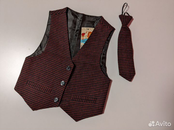 Жилетка для мальчика с галстуком 92