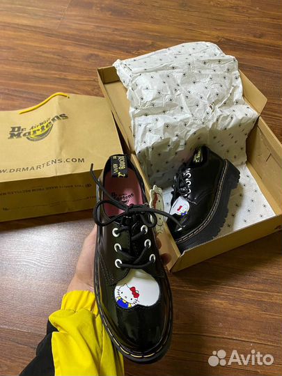 DR Martens x Hello Kitty 37-41