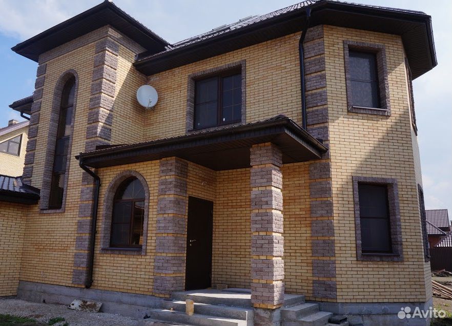 Дом из колотого кирпича