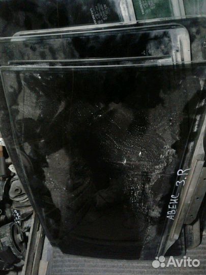 Тойота авенсис стекло боковое