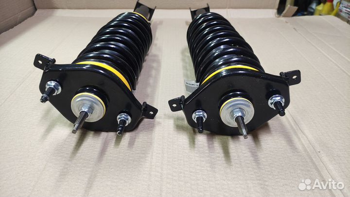 Стойка задняя в сборе 1шт Сайбер Себринг Стратус