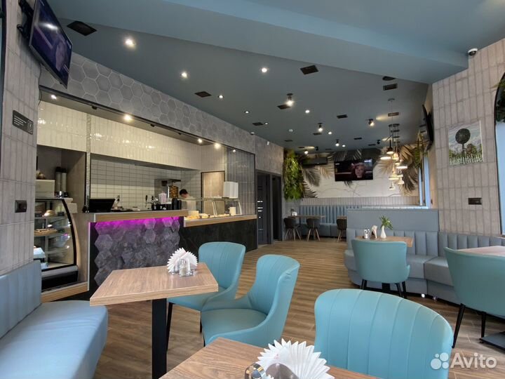 Официантка