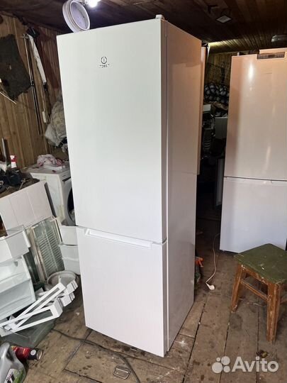 Холодильник Indesit